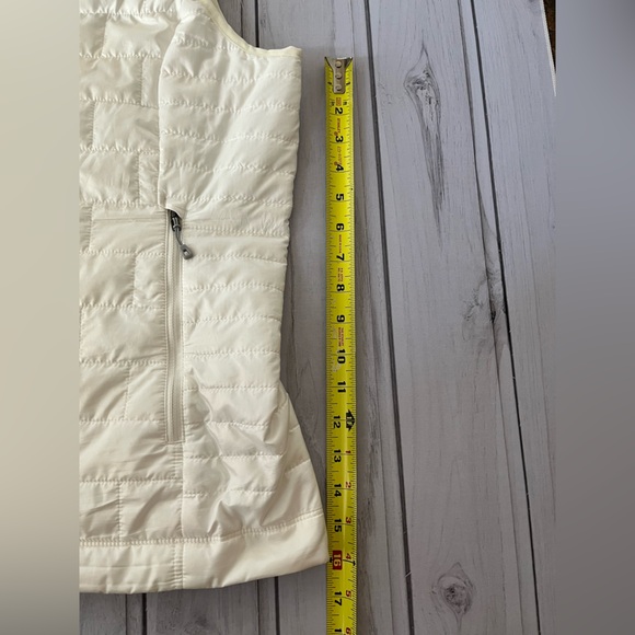 Women’s Patagonia birch white nano puff packable puffer vest. Size XL - Picture 12 of 15